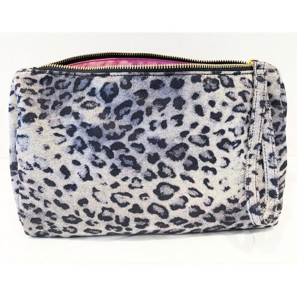 NEW EQUIPT4U women's everything bag with wristlet strap in snow leopard - Picture 1 of 1